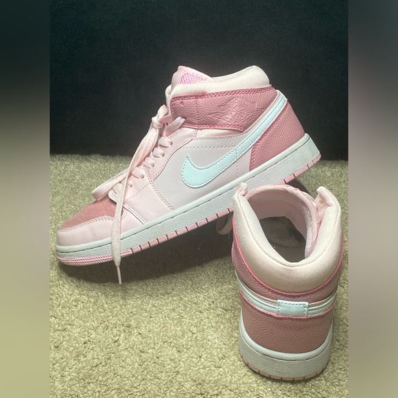 Jordan Shoes - Air Jordan 1 Mid Pink/White